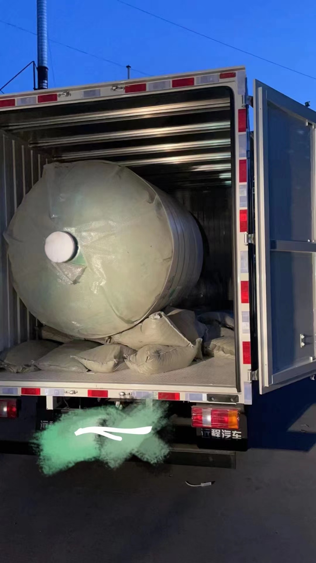 大型軟水水處理設備裝車發貨